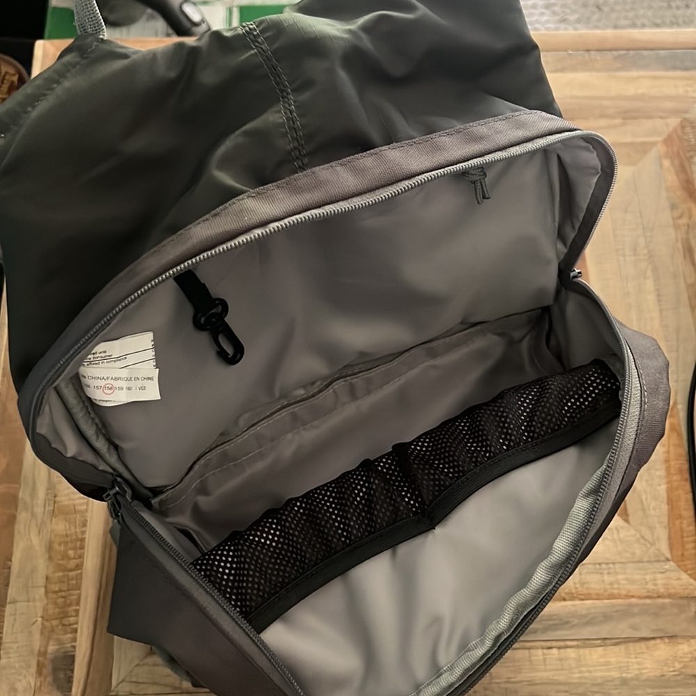 Lowepro camera backpack - Picture 2 of 4